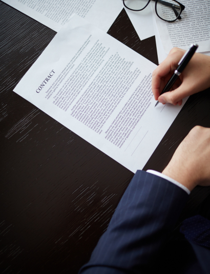 close-up-businessman-holding-pen